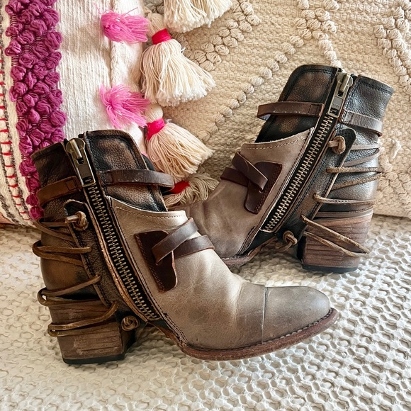 Freebird by Steven Grey Multi Distressed Leather Crue Boots 9 - Picture 9 of 16